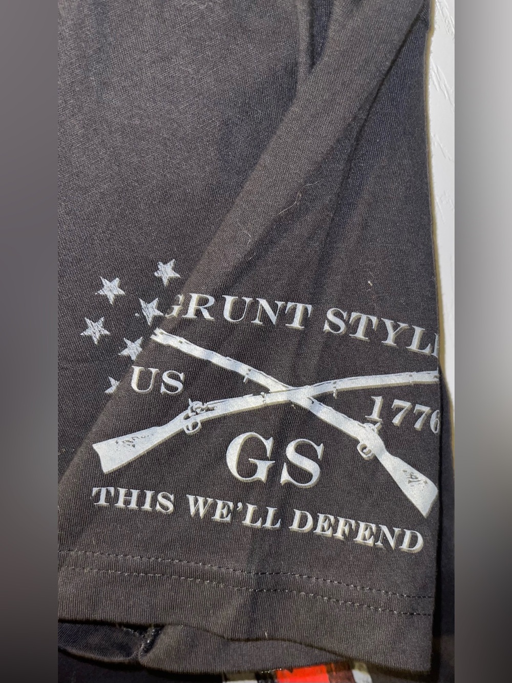 NWT Grunt Style Men’s large black red line flag - Picture 2 of 5